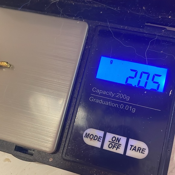 0.5” mixed metal gold tone heart & arrow stud earrings 7 prong set red crystals - Picture 8 of 10